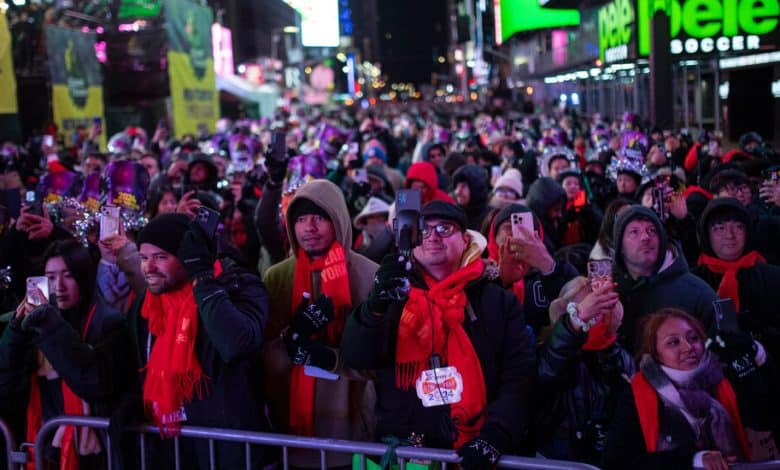 In Times Square Hundreds Of Thousands Gear Up For 2024 ITkuc6Mj 780x470 